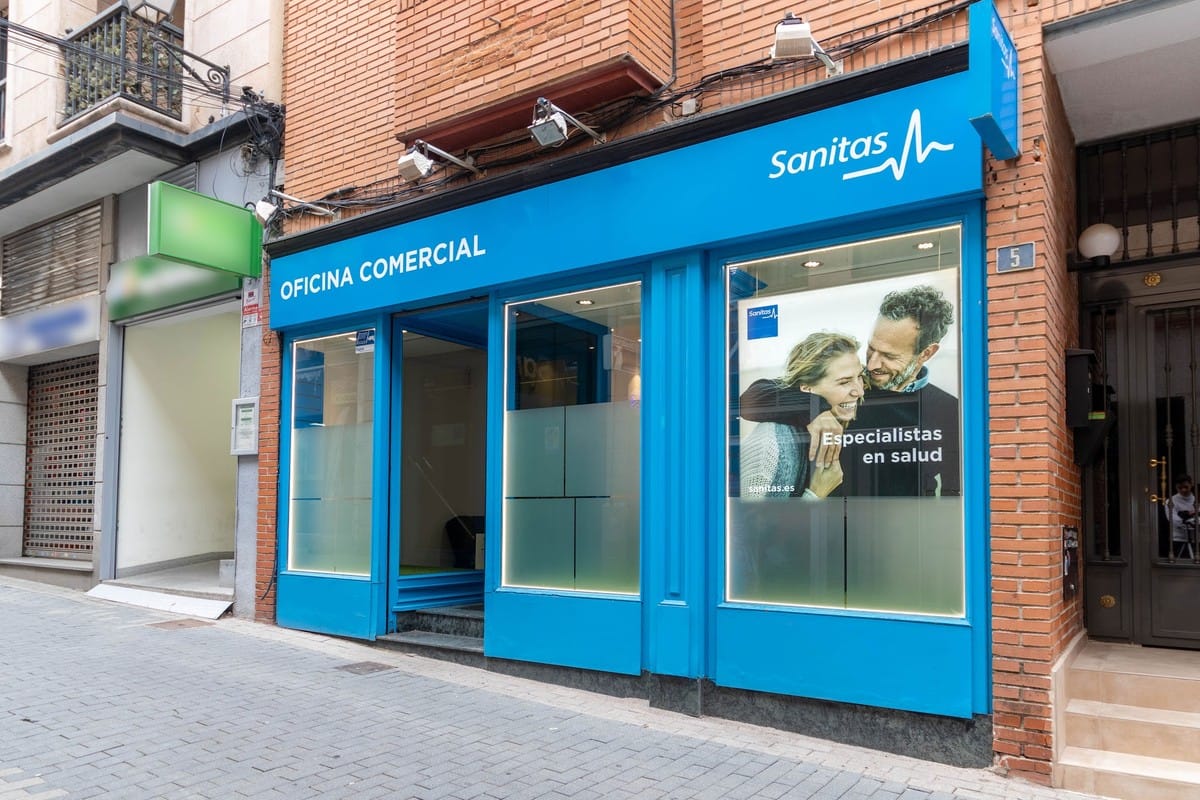 Fachada de la Oficina Sanitas Majadahonda en Calle Santiago Apóstol, 5
